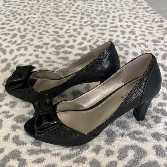 Black Peep Toe Heels - Picture 1 of 4